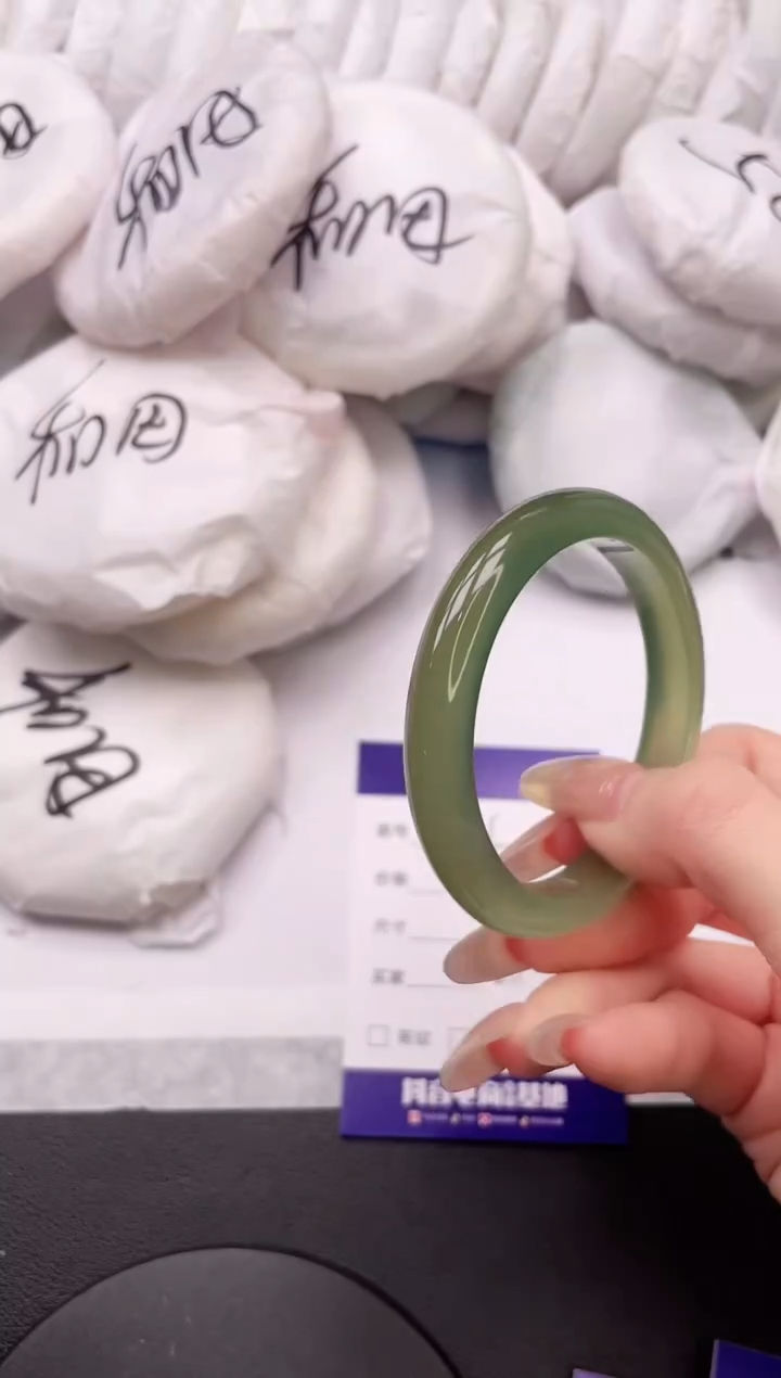 【闪购商品】石英质玉手镯未镶嵌5K406-53