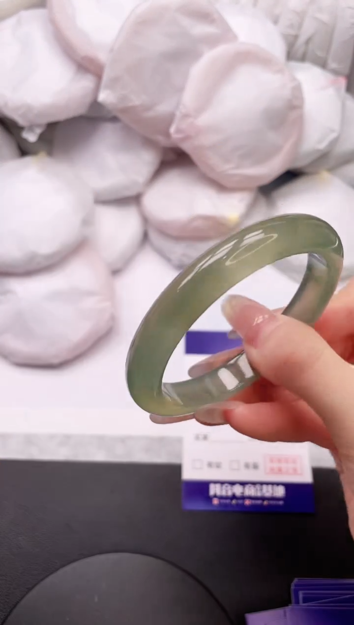 【闪购商品】石英质玉手镯未镶嵌15K402-56