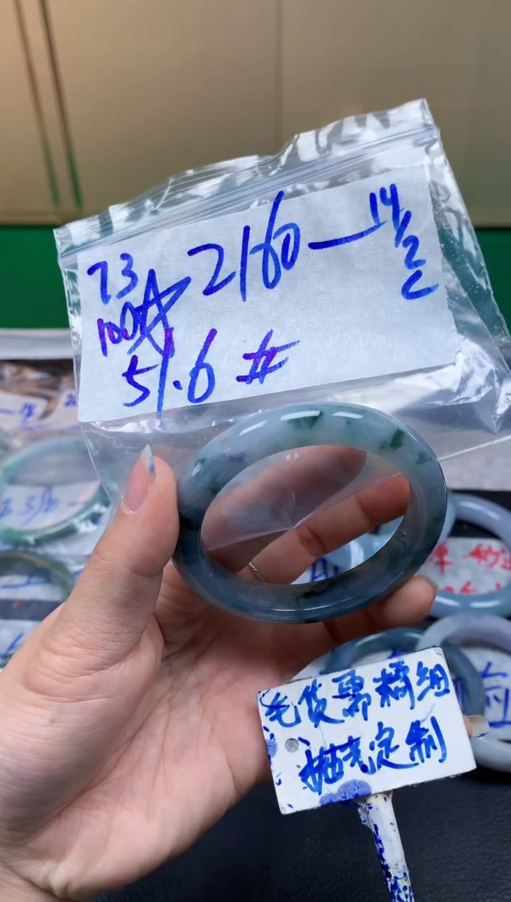 【闪购商品】定制翡翠未镶嵌73毛货需精细抛光手镯多样性拍一发一