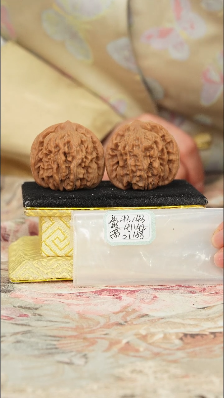 【闪购商品】文玩核桃把件平谷四座楼