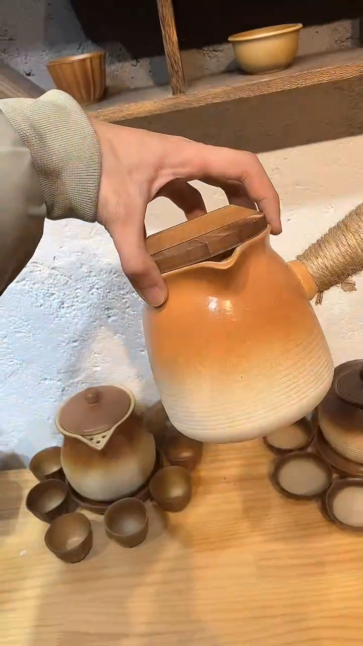 【闪购商品】1000ml大月牙罐罐壶+木盖