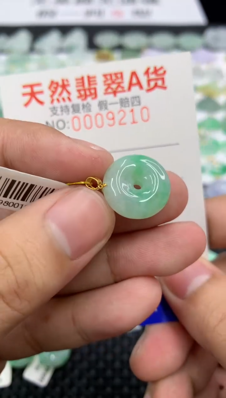 翡翠18K金镶嵌颈饰11111111111