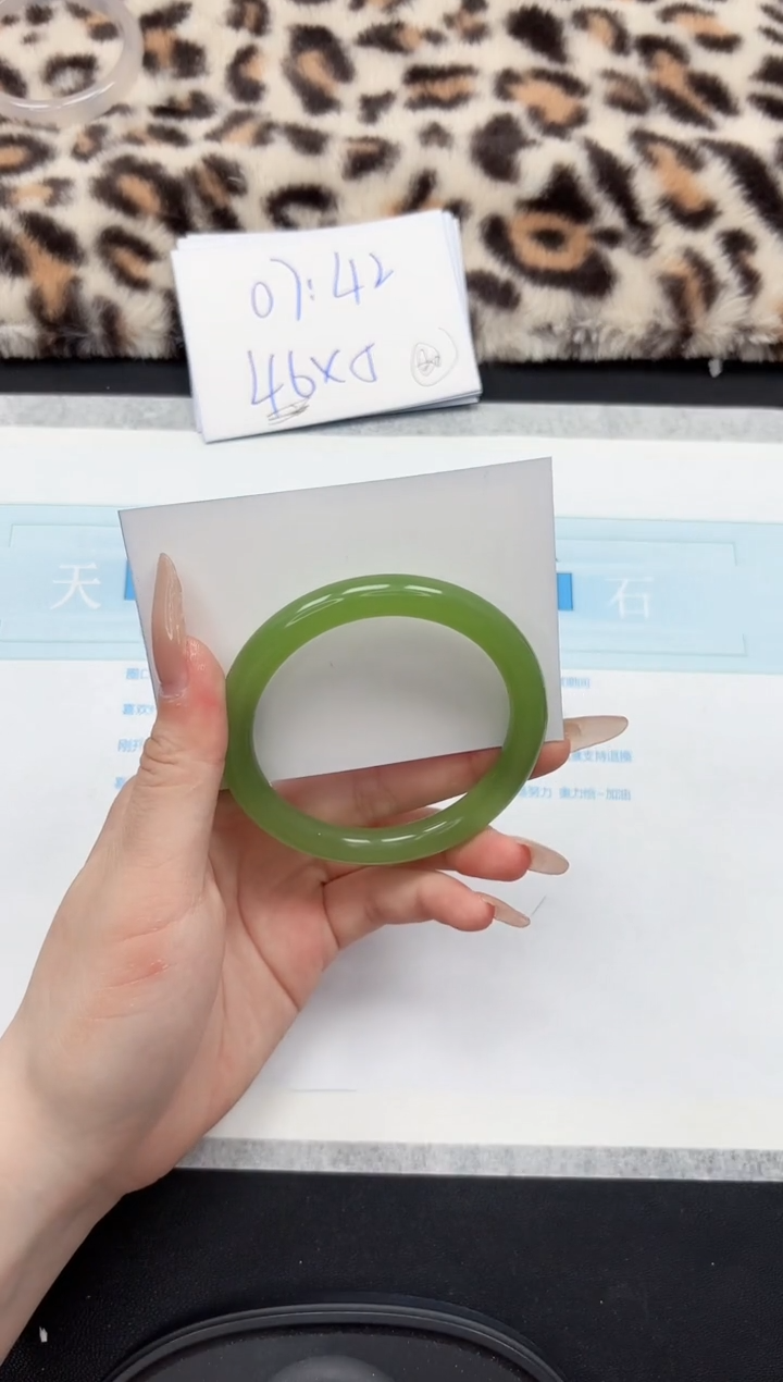 【闪购商品】石英质玉手镯未镶嵌278-55