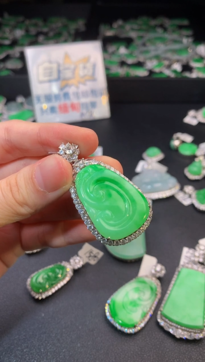 翡翠银S925镶嵌颈饰翡翠