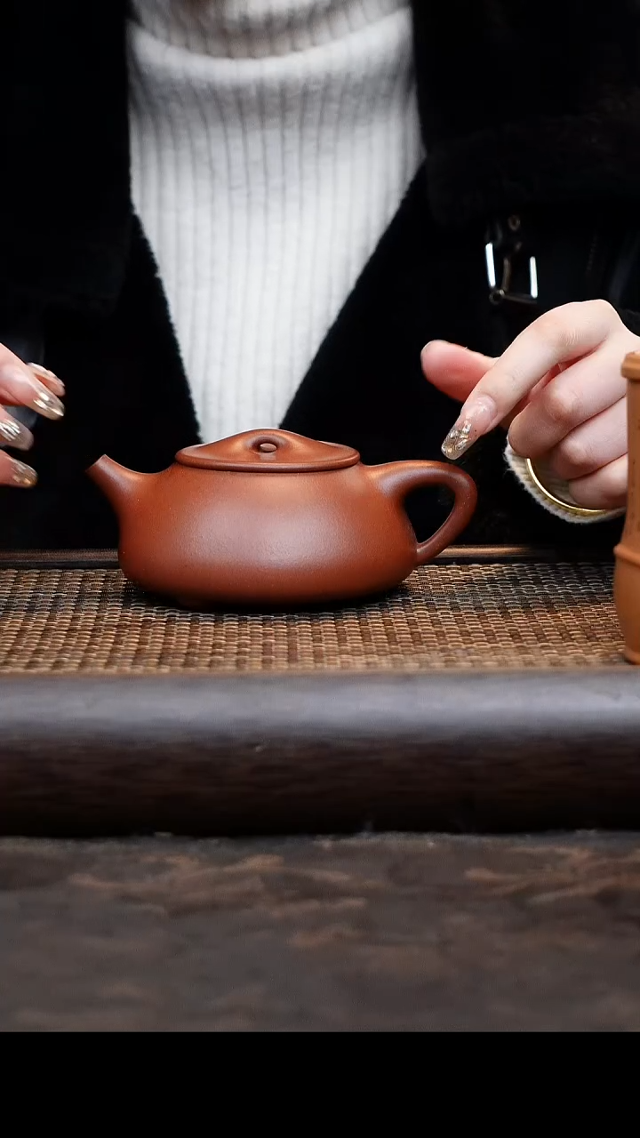 【闪购商品】紫砂茶杯红皮龙石瓢壶