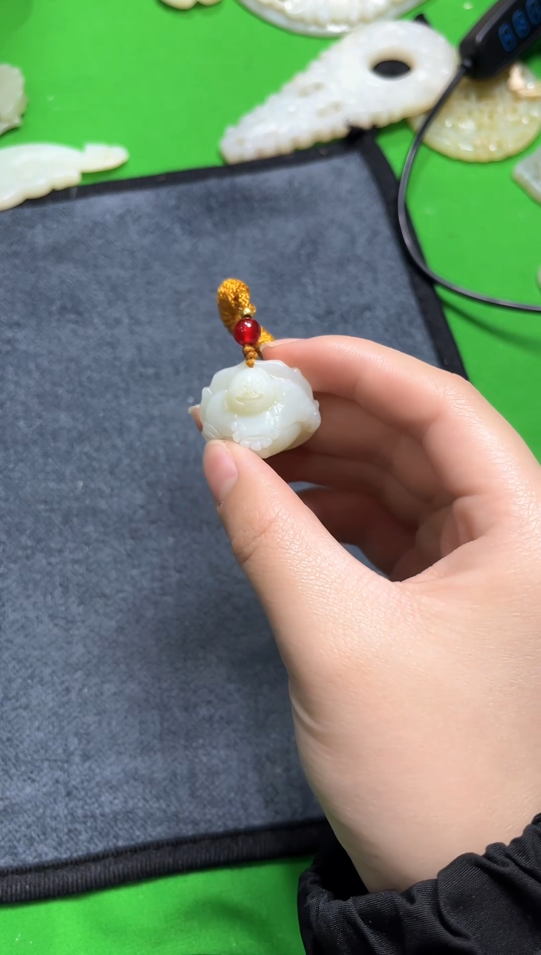 【闪购商品】和田玉吊坠(赠链)未镶嵌小挂件