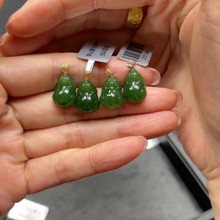 【老郑家】18K金镶和田玉貔貅吊坠（多样性发一件 不带链) 1244