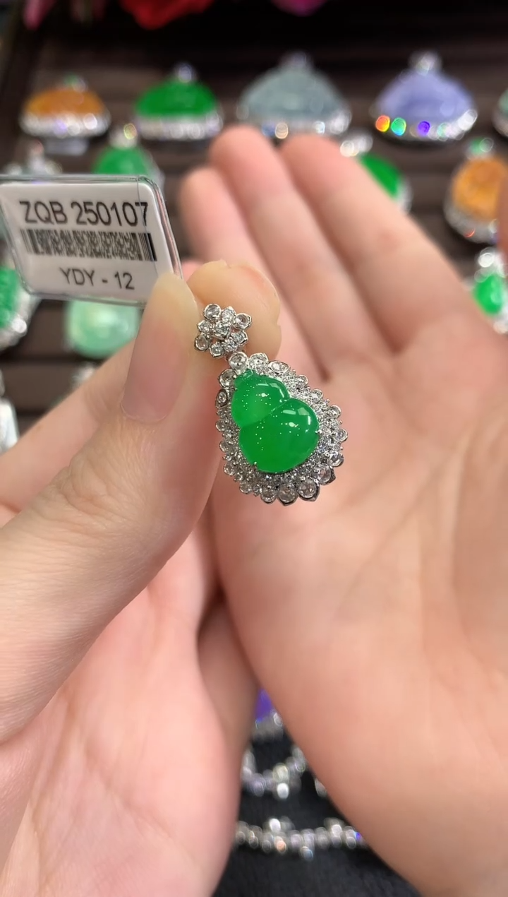 吊坠(不含链)18K金镶嵌翡翠秋日珠宝C18