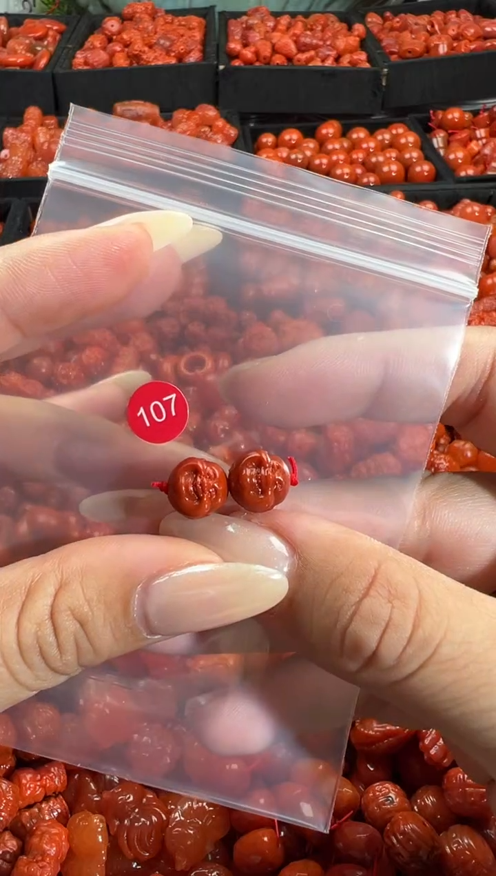 颈饰未镶嵌南红玛瑙1