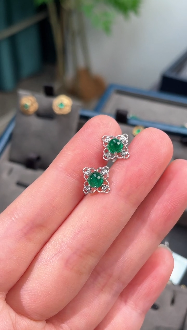 【闪购商品】祖母绿耳饰18K金镶嵌/0.88ct