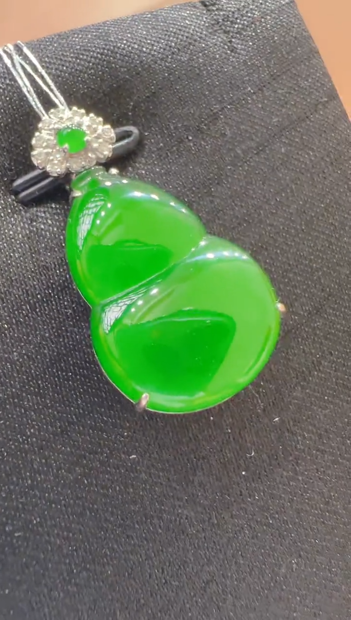 【闪购商品】翡翠吊坠(不含链)18K金镶嵌        