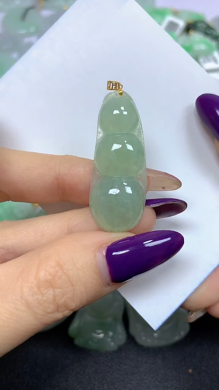 颈饰18K金镶嵌翡翠 