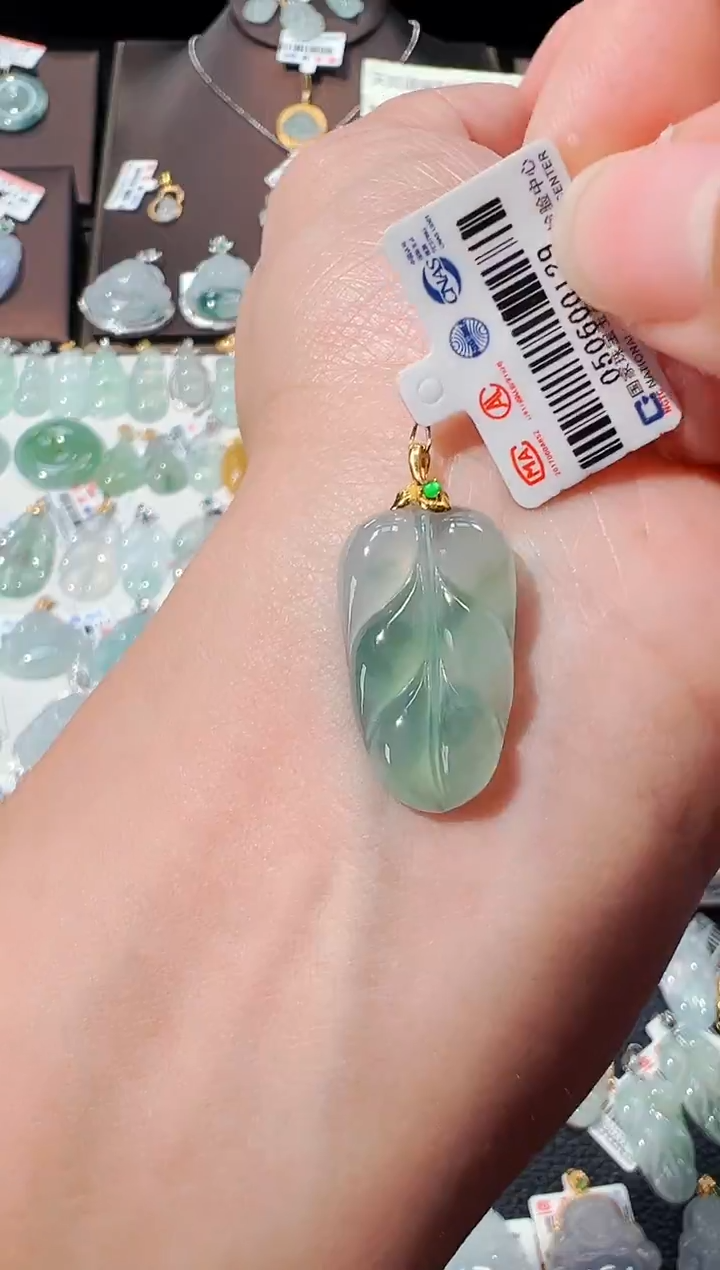 【闪购商品】翡翠吊坠(不含链)18K金镶嵌叶子吊坠129