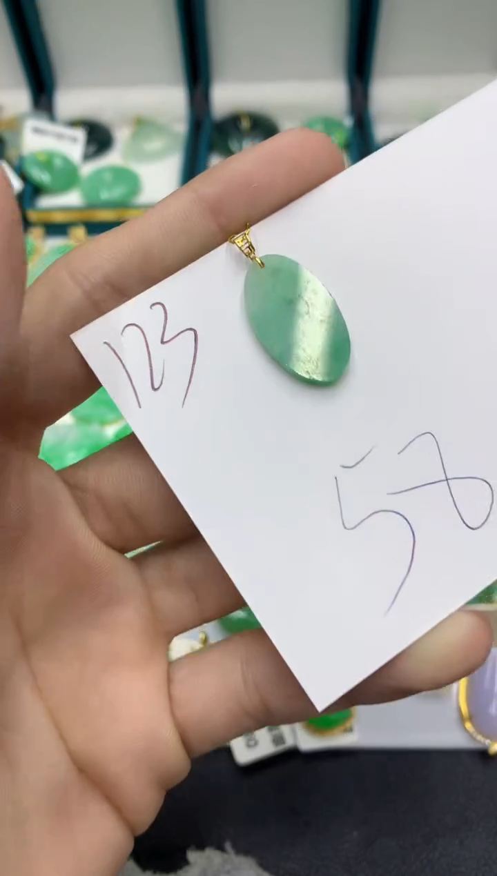 【闪购商品】翡翠颈饰18K金镶嵌翡翠