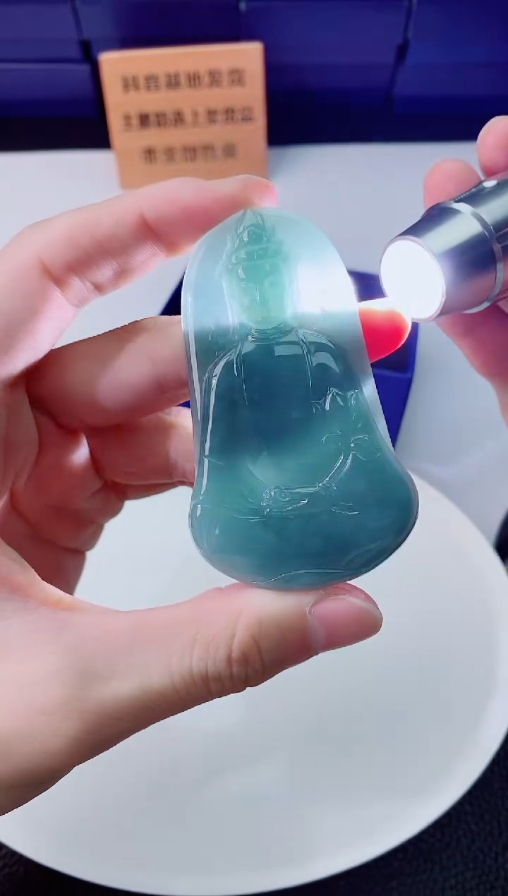 颈饰未镶嵌翡翠   `