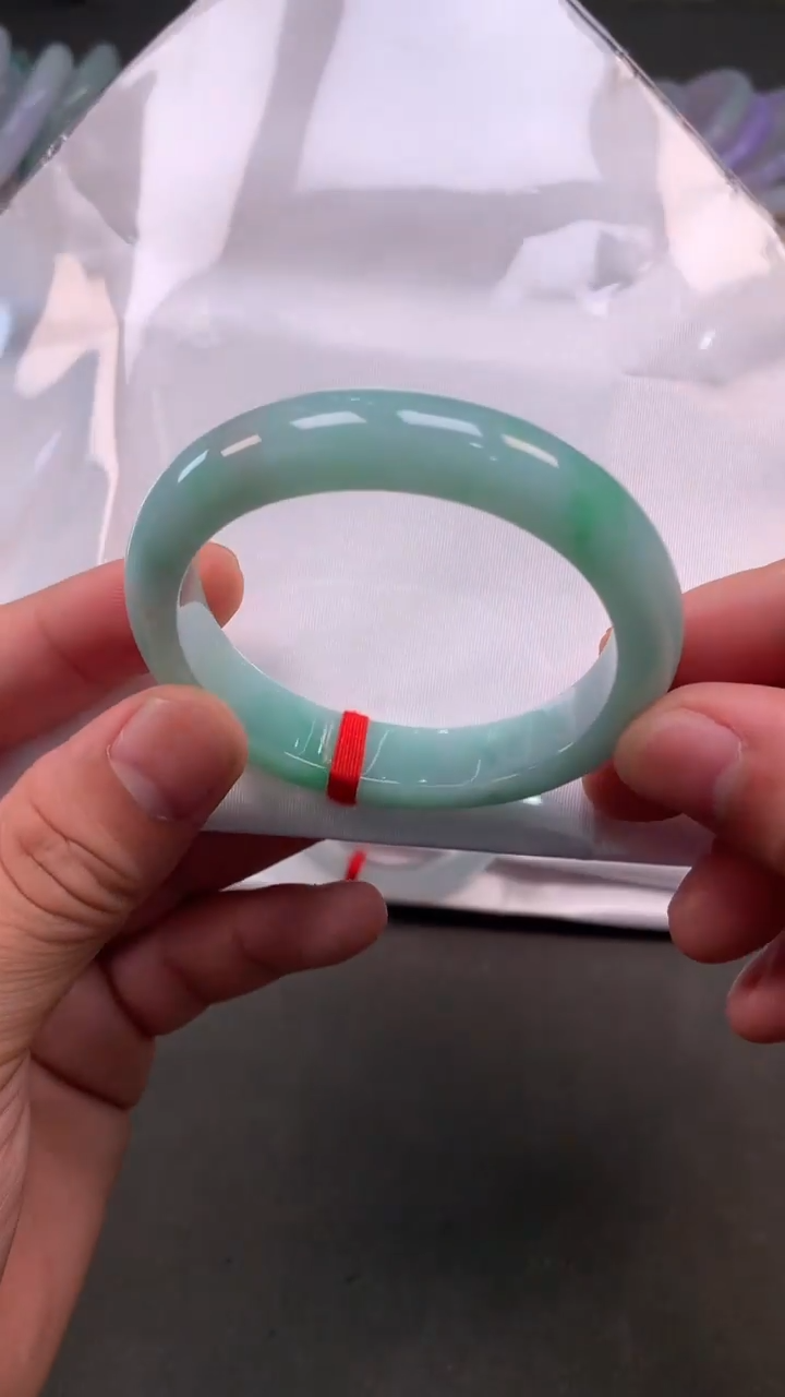 【闪购商品】翡翠手镯（贵妃镯）未镶嵌手镯