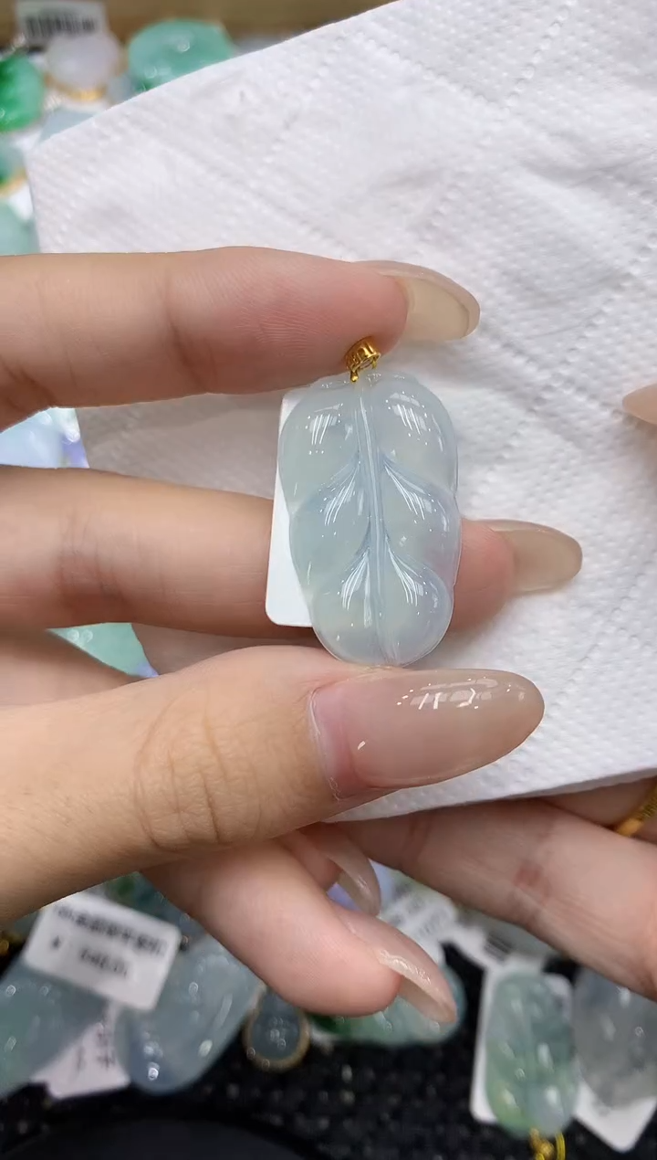 翡翠18K金镶嵌颈饰111111111111