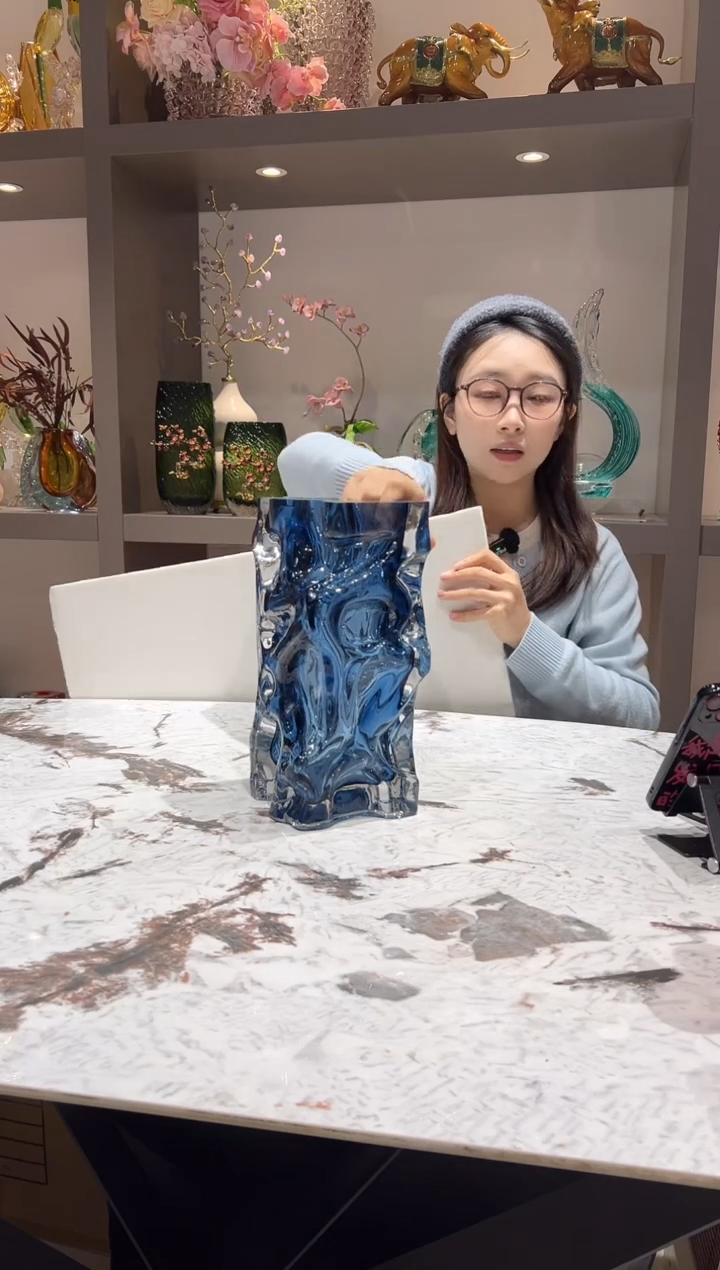 设计师款蓝色花瓶