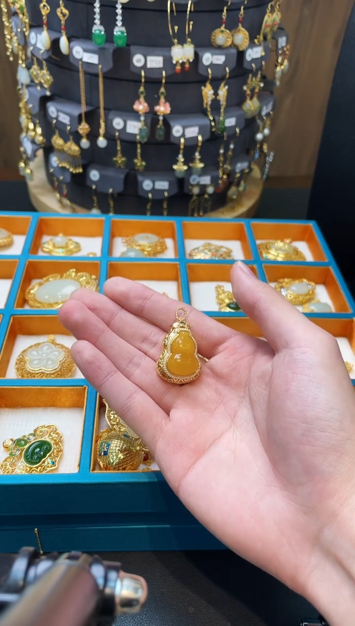 【闪购商品】蜜蜡颈饰银S925镀金镶嵌葫芦