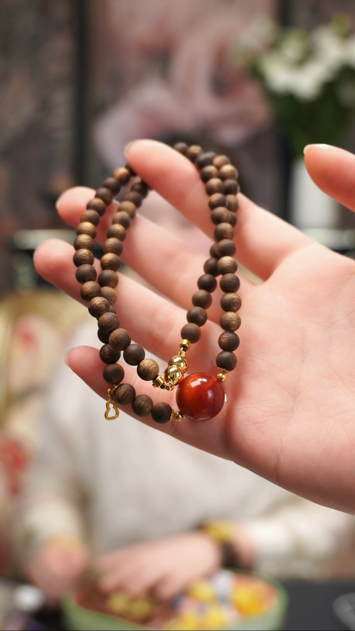 颈饰18K金镶嵌南红玛瑙暖**茶颈饰