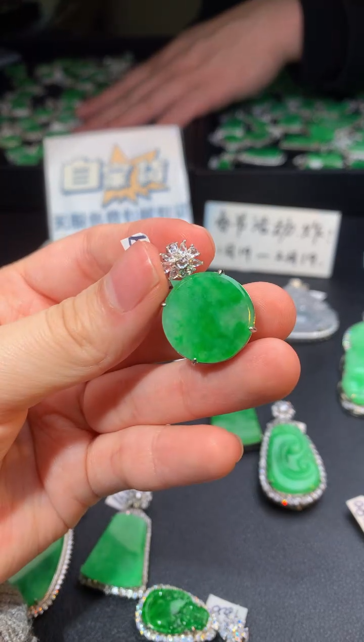 【闪购商品】翡翠颈饰银S925镶嵌翡翠