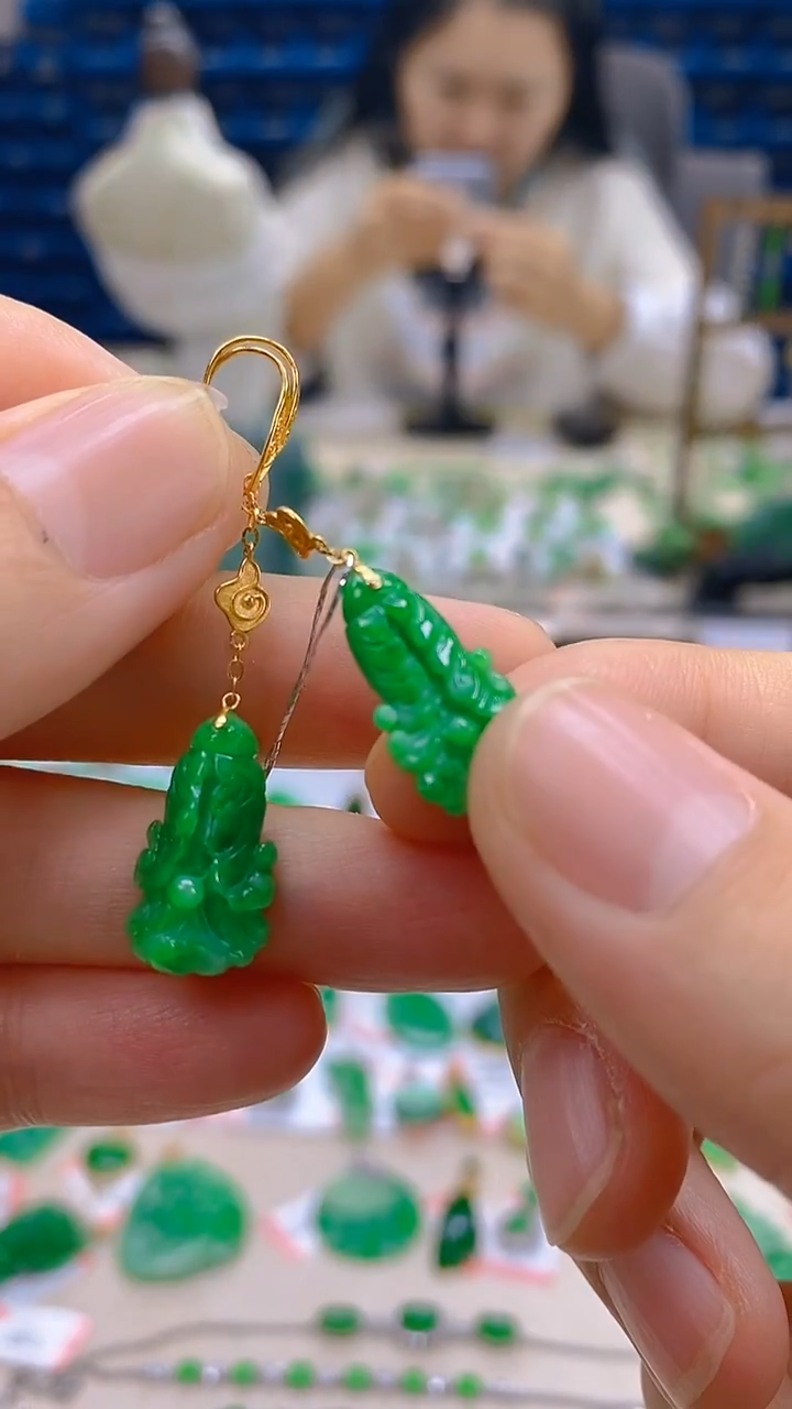 颈饰18K金镶嵌翡翠新号开播 全场乱卖