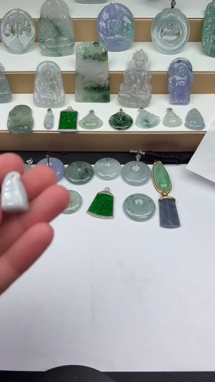 翡翠未镶嵌颈饰挂件