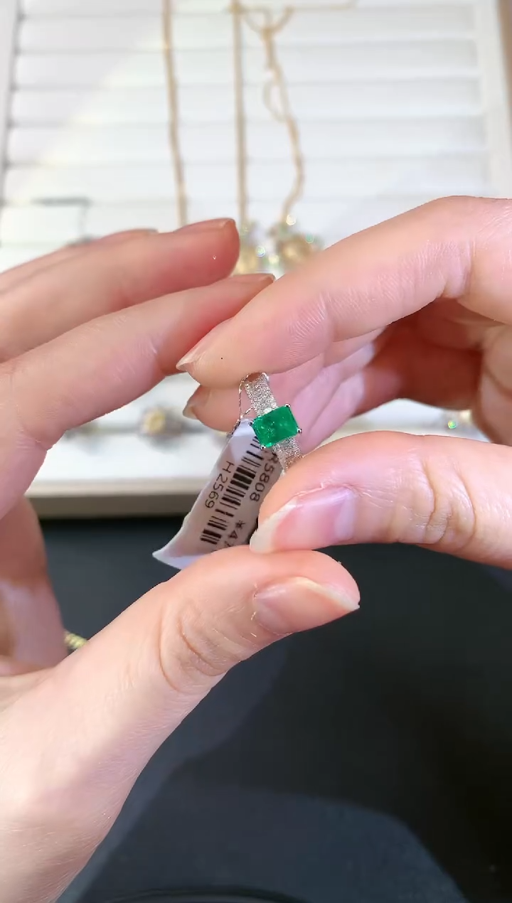【闪购商品】祖母绿戒指18K金镶嵌S208|9800