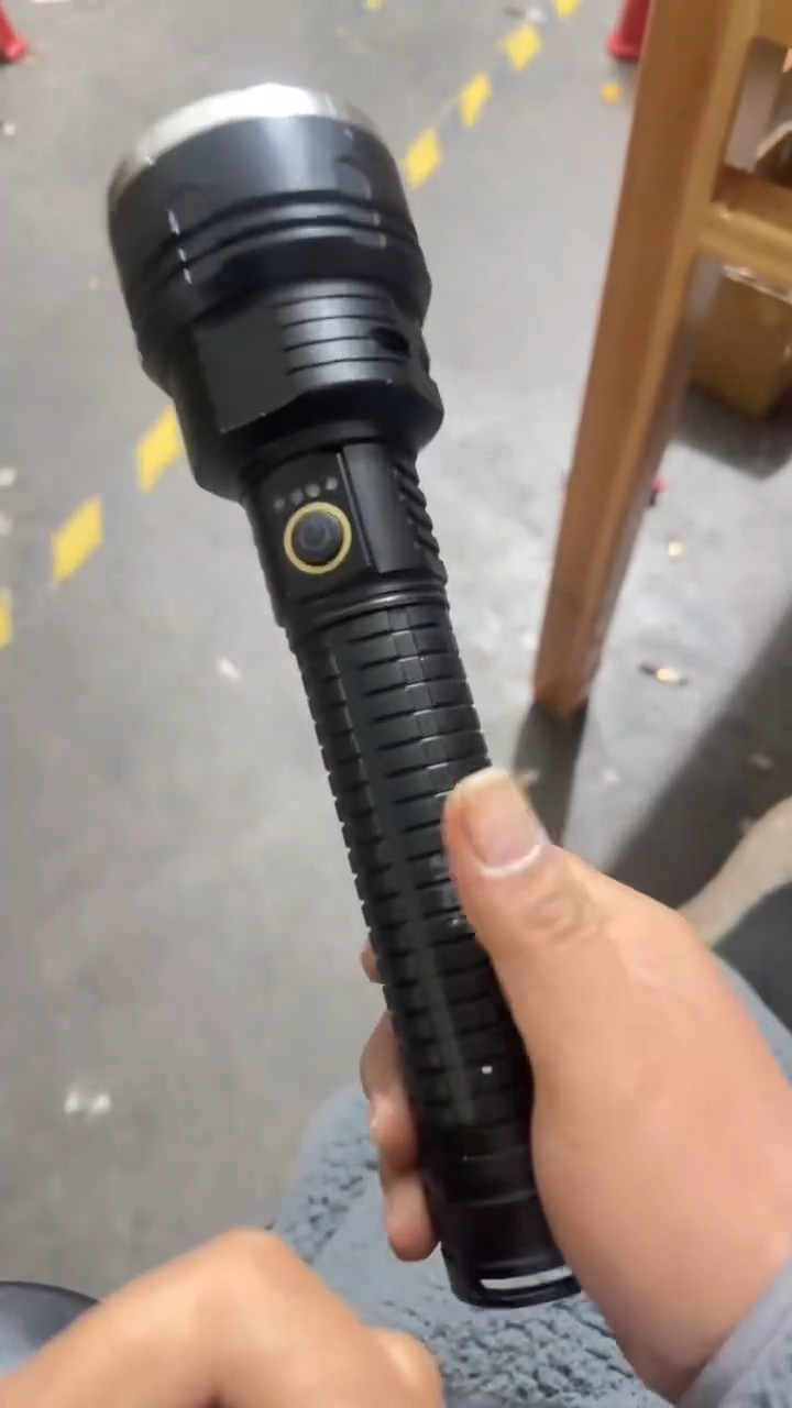 A975定焦大手电带电池微瑕