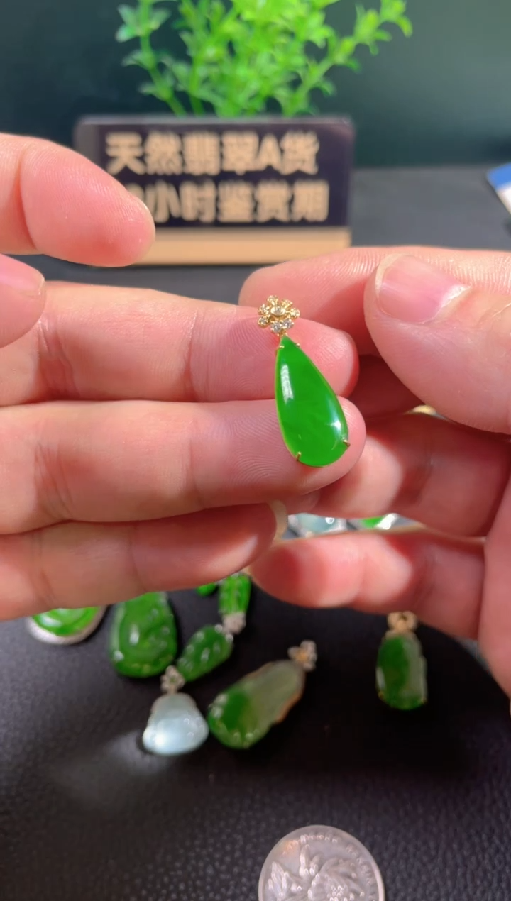 【闪购商品】翡翠颈饰18K金镶嵌翡翠