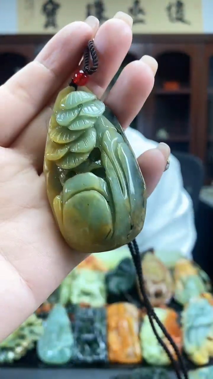 【闪购商品】蛇纹石玉吊坠未镶嵌·