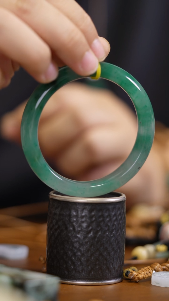 石英质玉（非洲翠）手镯未镶嵌手镯，54圈口