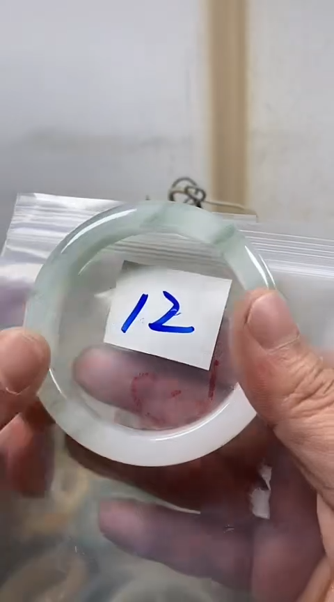 【闪购商品】石英质玉手镯未镶嵌60