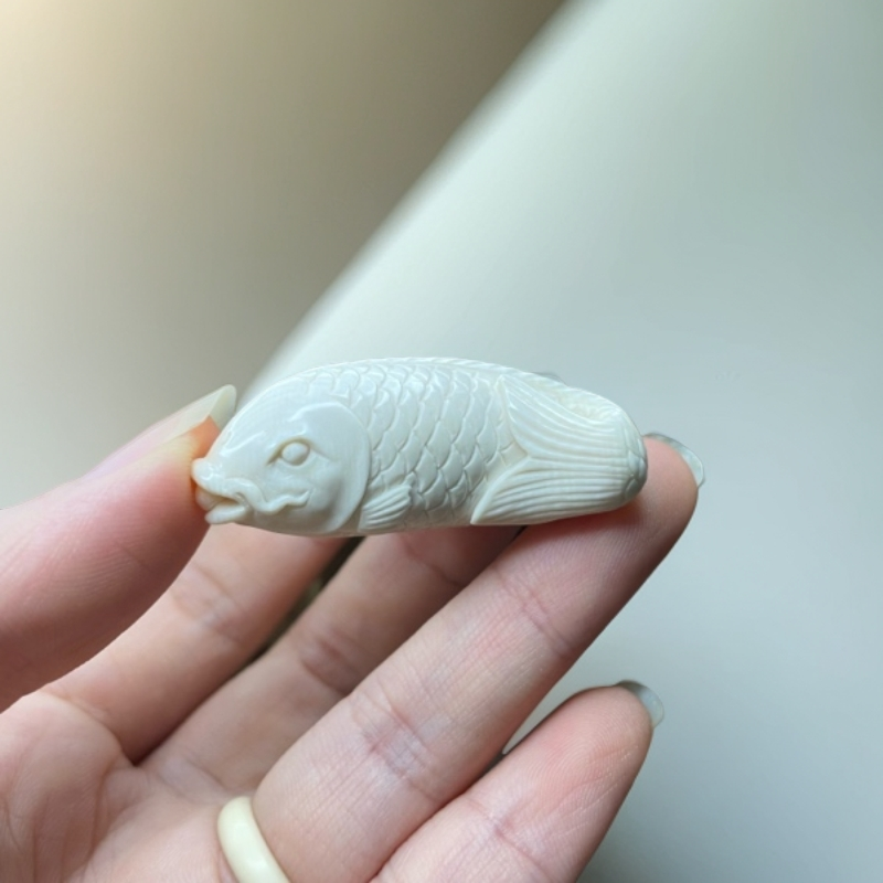 猛犸牙雕刻连年有余吊坠锦鲤脖挂鲤鱼文玩项坠纯手工