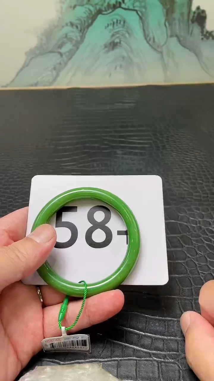 和田玉（碧玉）手镯未镶嵌一个