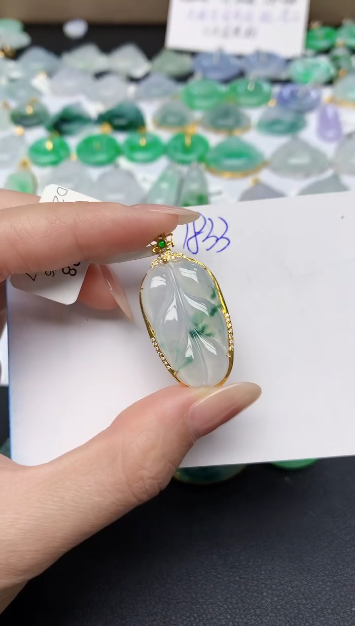 颈饰18K金镶嵌翡翠天然缅甸A货翡翠百元以上9元证书费自理