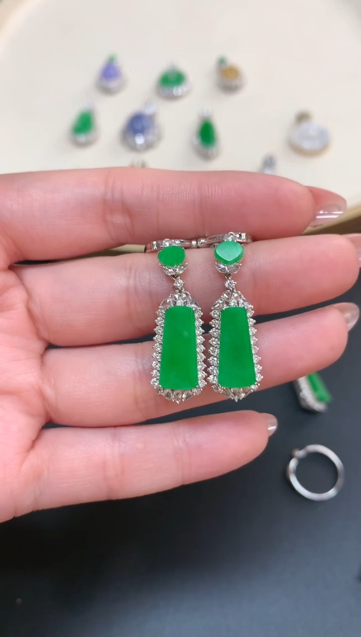 【闪购商品】翡翠耳饰18K金镶嵌A661|38000