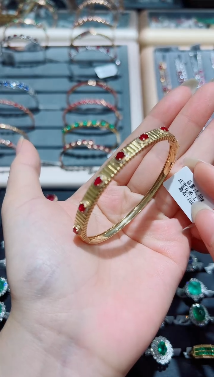 手镯18K金镶嵌红宝石·