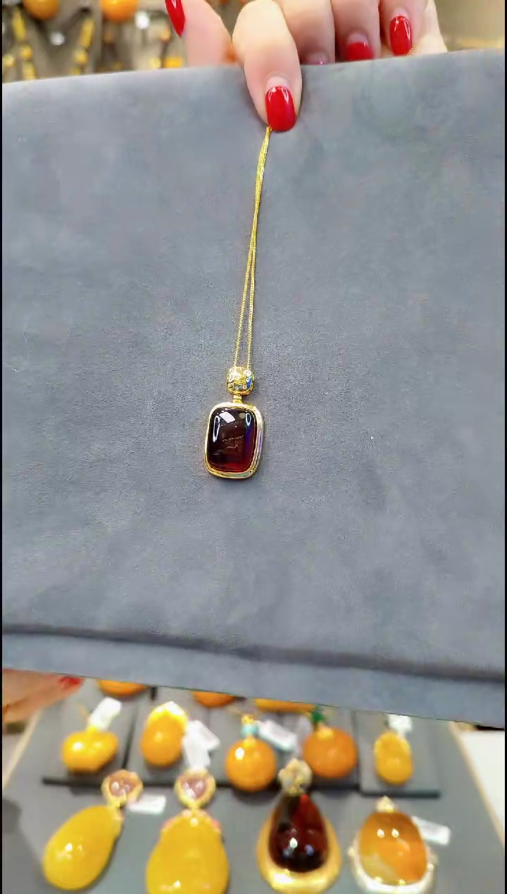 【闪购商品】血珀吊坠(赠链)银S925镀金镶嵌H897琥珀吊坠