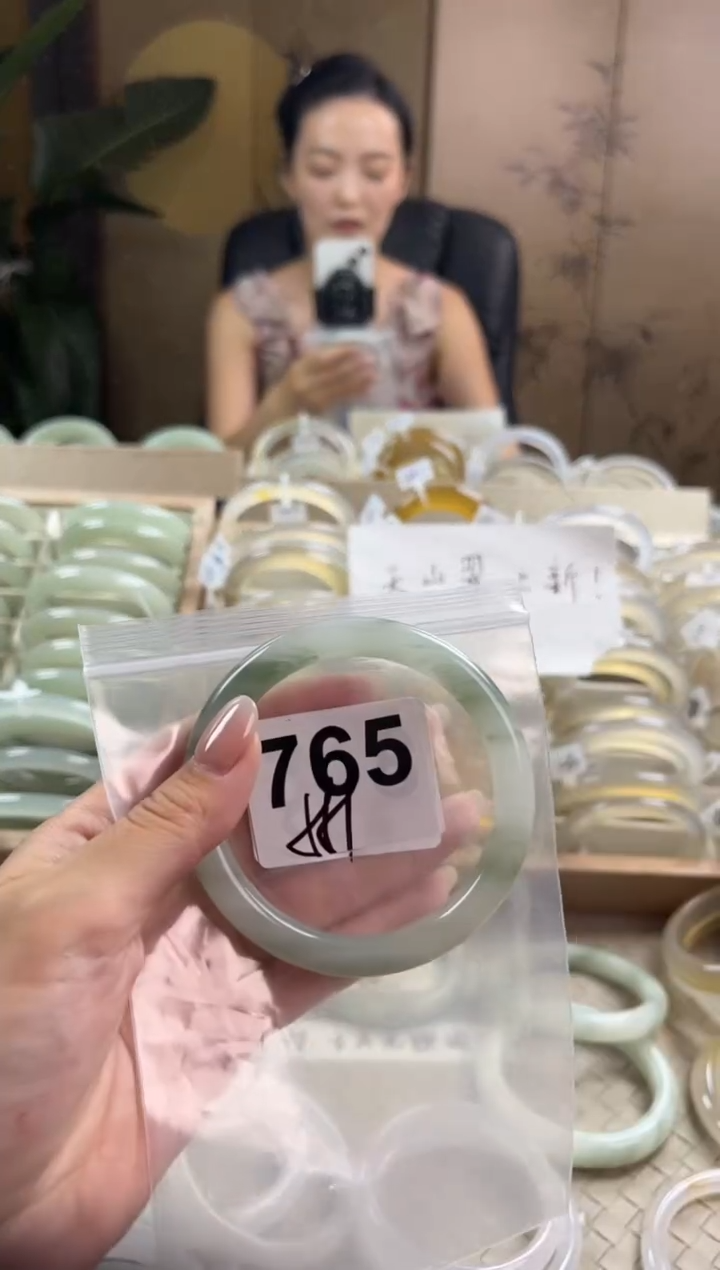 手镯玛瑙/玉髓未镶嵌天山翠默认微抠765