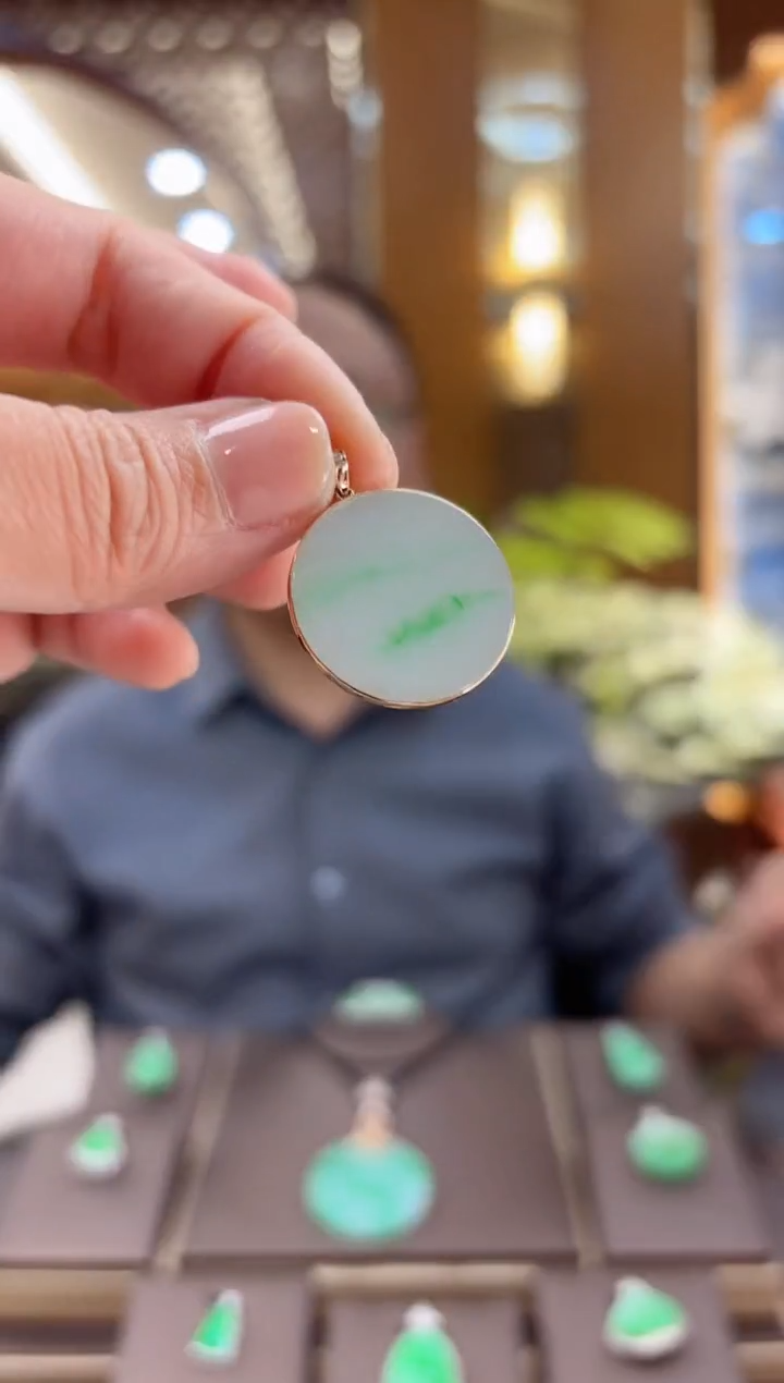 【闪购商品】翡翠吊坠(赠链)18K金镶嵌无事牌吊坠