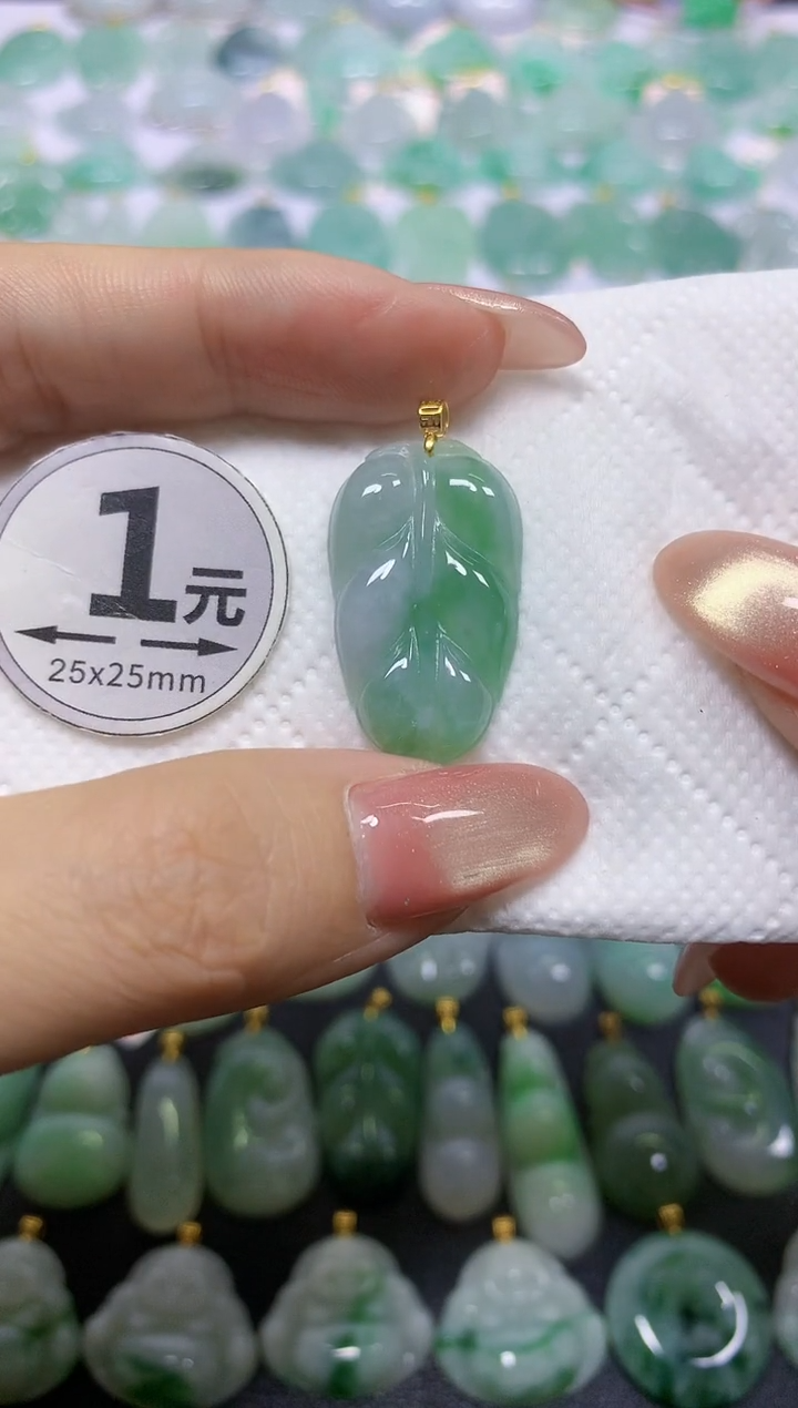 翡翠18K金镶嵌颈饰天然翡翠A货