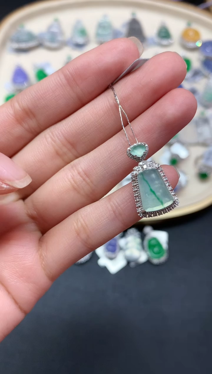 【闪购商品】翡翠吊坠(不含链)18K金镶嵌吊坠A53|3980