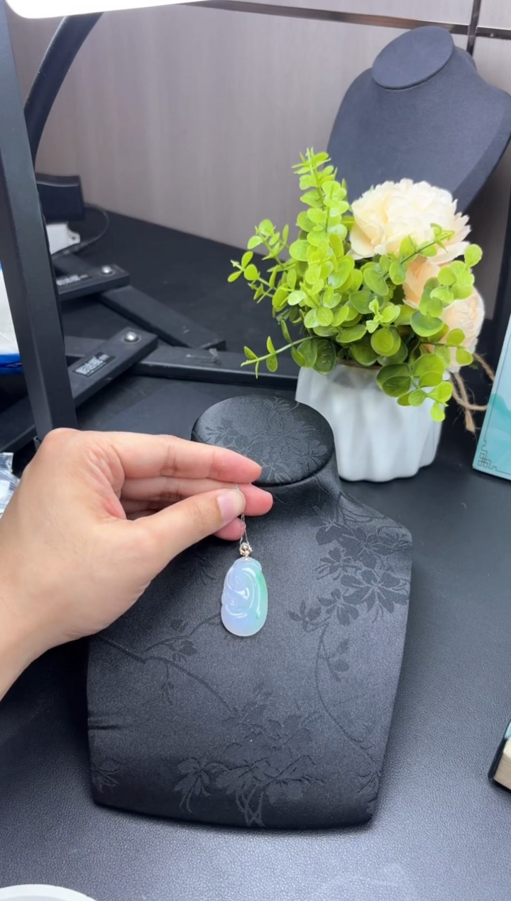 【闪购商品】翡翠颈饰18K金镶嵌如意