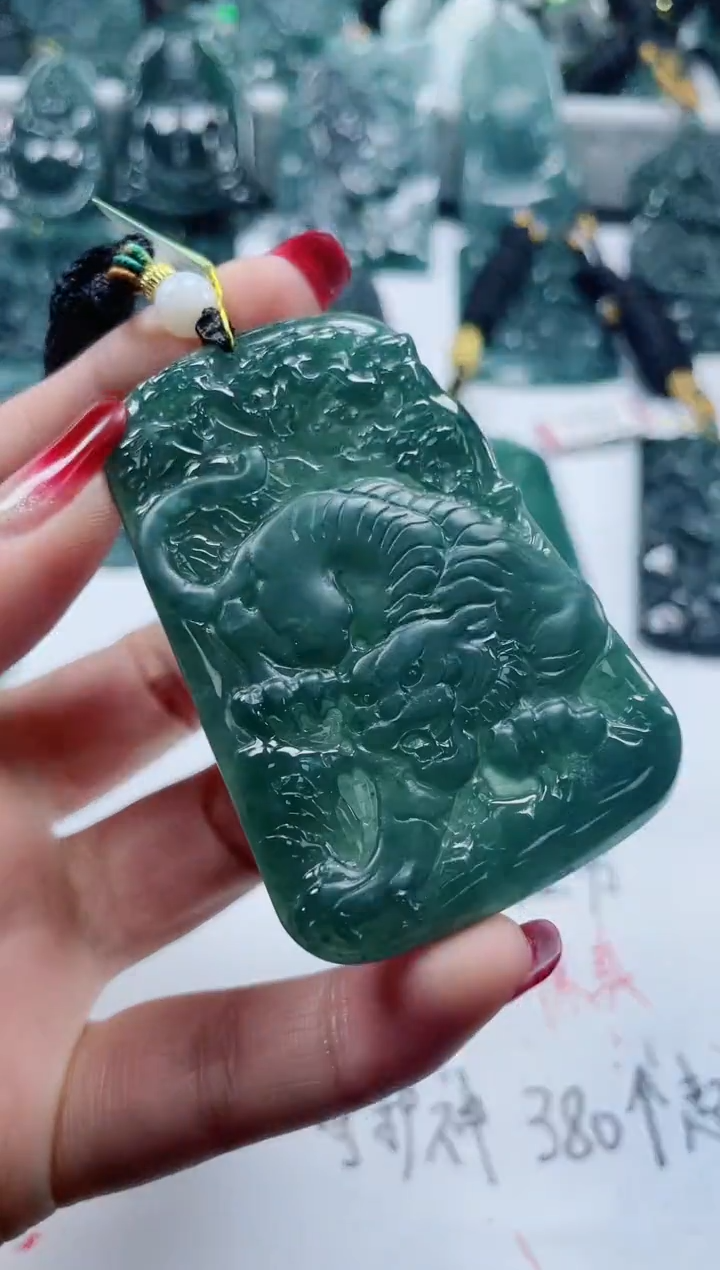 【闪购商品】翡翠颈饰未镶嵌             