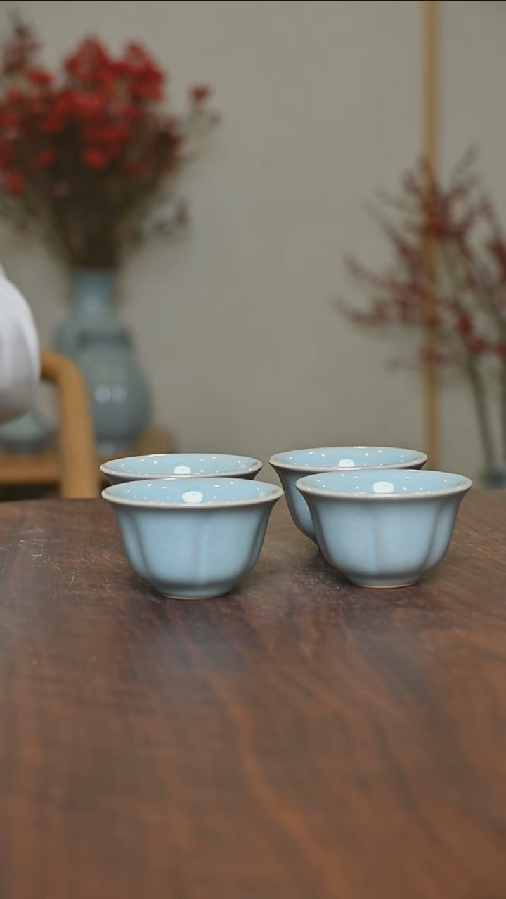 【闪购商品】其他葵口杯4只 微瑕天青釉 朱家款
