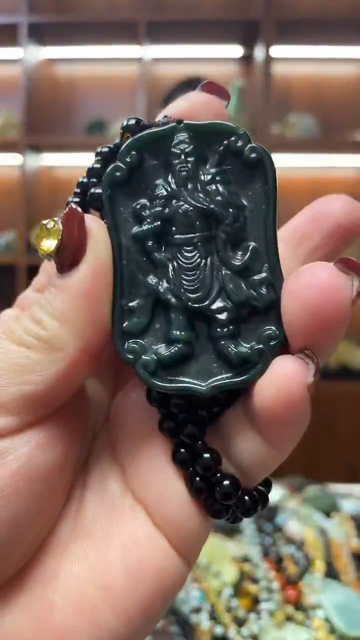 未镶嵌蛇纹石玉吊坠     