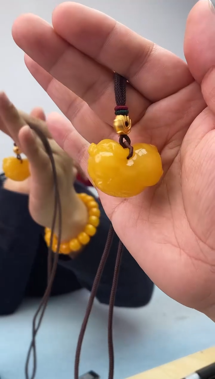 琥珀未镶嵌珠宝奇石假一罚十，猪多样性发一件011