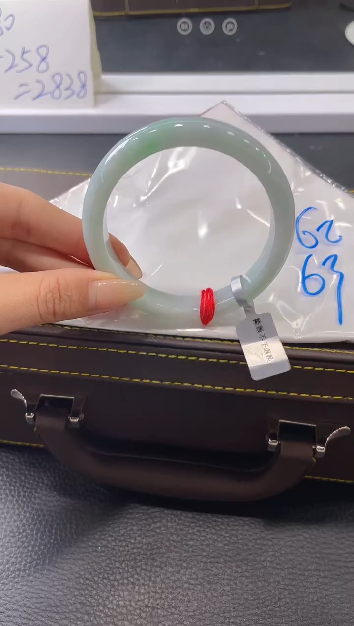 【闪购商品】翡翠手镯未镶嵌手镯