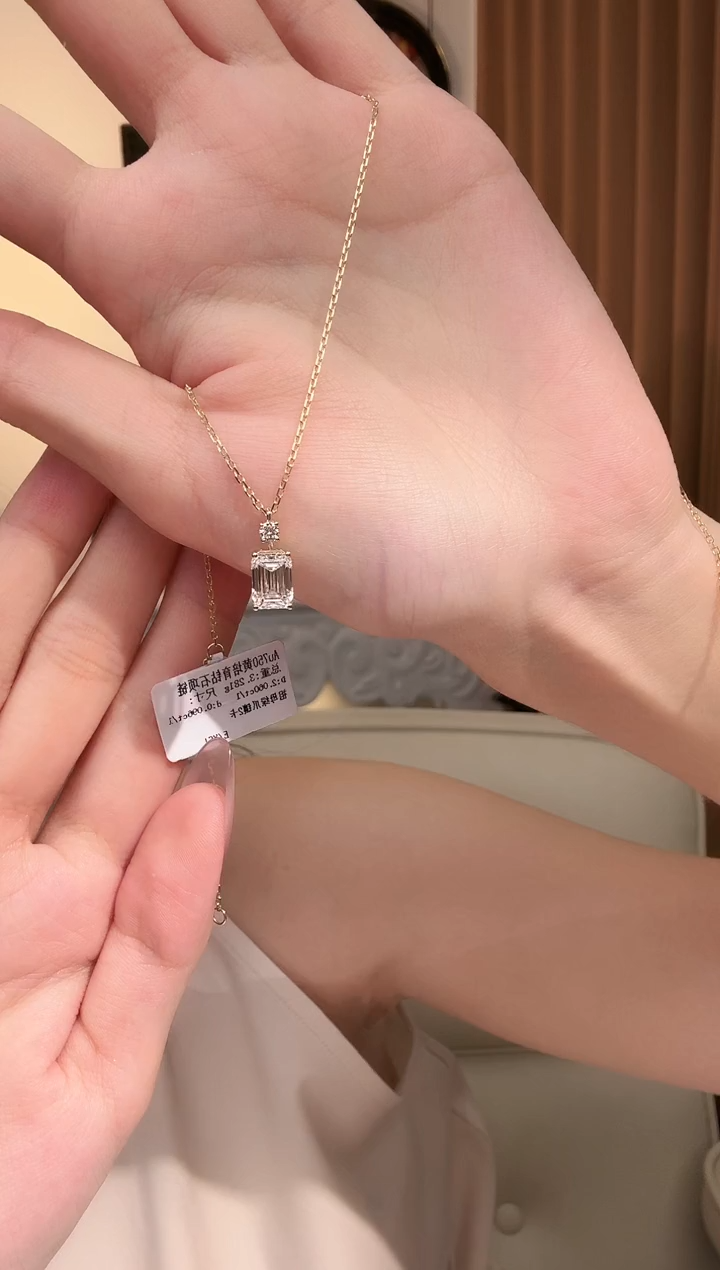 实验室培育钻石18K金镶嵌颈饰@@项链黄祖.母绿2卡2钻爪镶IGI